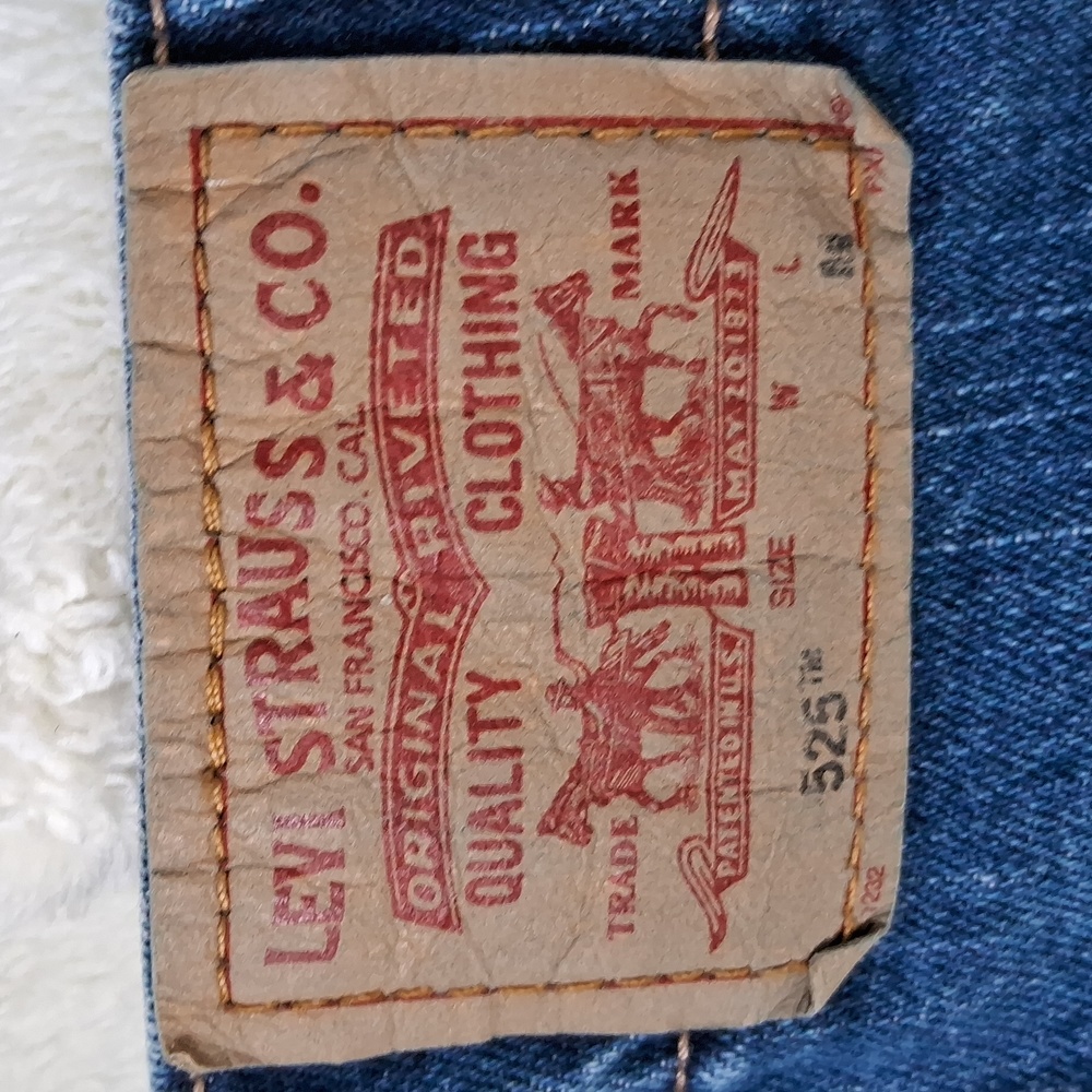 Levis 525 woman's size 6 low bootcut denim jeans - Picture 3 of 4